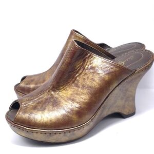 Born Crown Women's Size 9 Brown Gold  Leather Slip On Wedge Mule Clogs Shoes